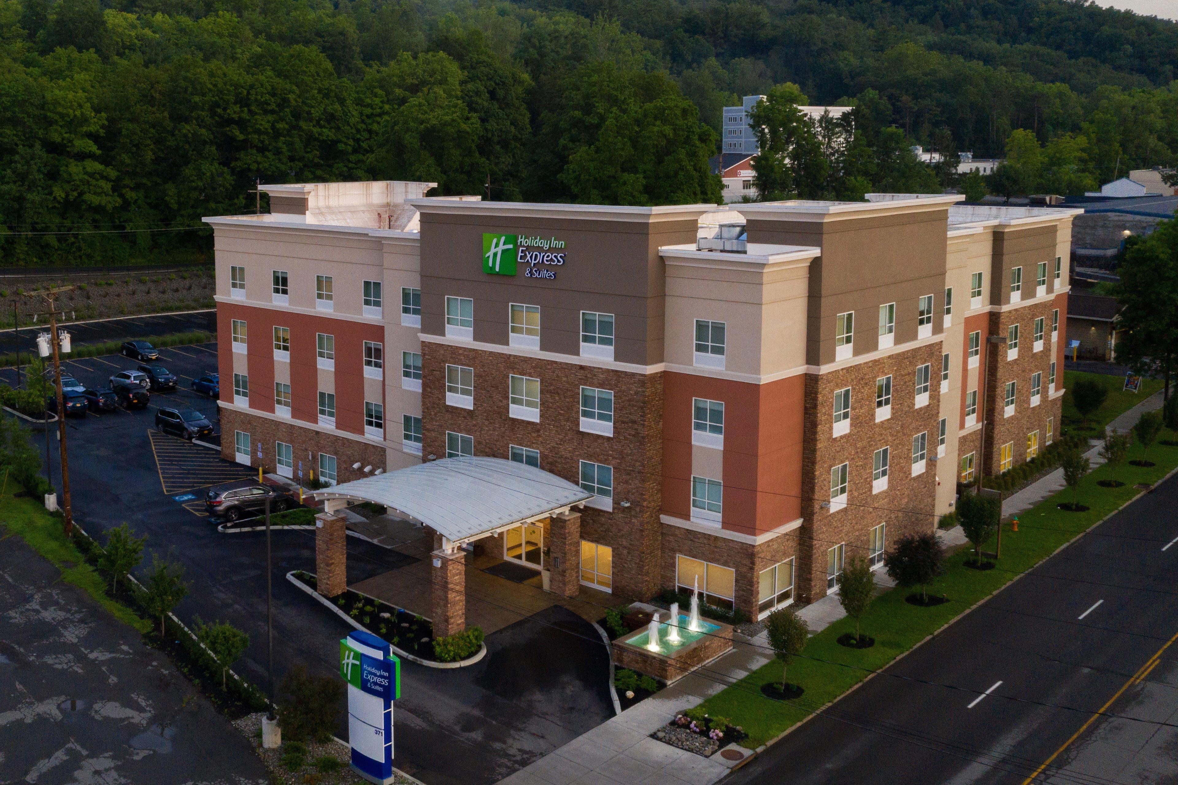 Holiday Inn Express & Suites Ithaca By Ihg Exterior foto